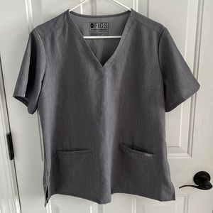 Figs 3 pocket scrub top
